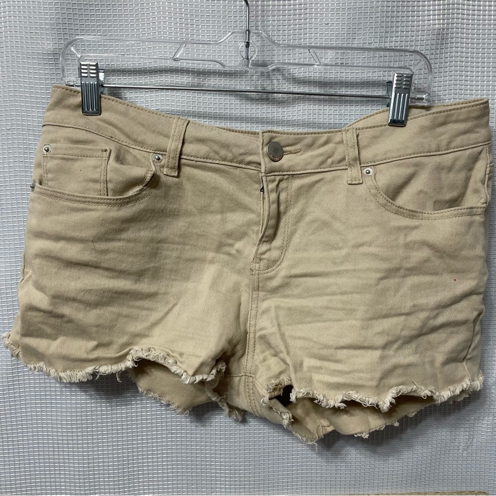 No Boundaries Khaki Jean Shorts Size 17